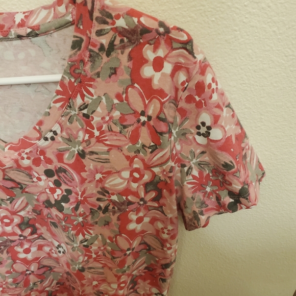 Cute V neck t shirt - Picture 3 of 3